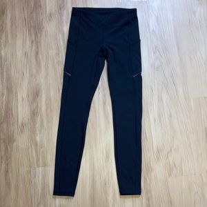 Black lululemon leggings with pockets